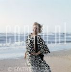 22-12-1976 Conny Vink at the beach in Zandvoort

[keywords]Smiling, Full Length, Singer, Posed, Eyecontact[/keywords]